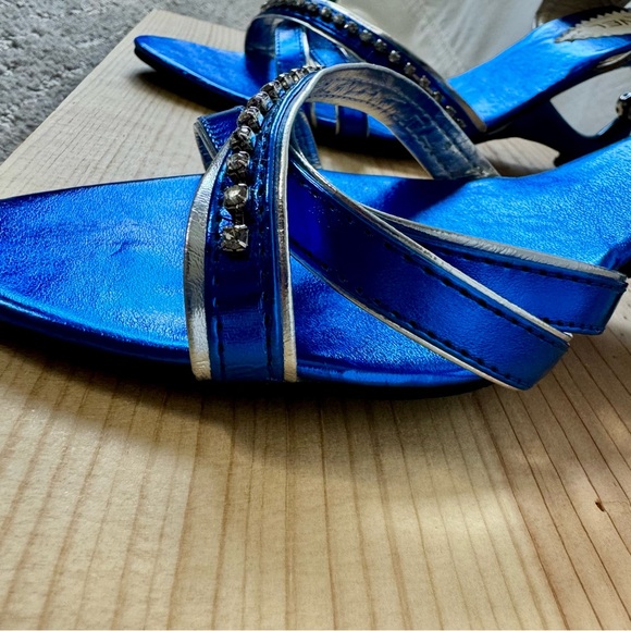 Vintage Chanel Metallic Blue Heels with Ribbon Slingback - Picture 7 of 11
